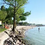Apartment A Chic Lakeside Dig - Alexandra Fonyod