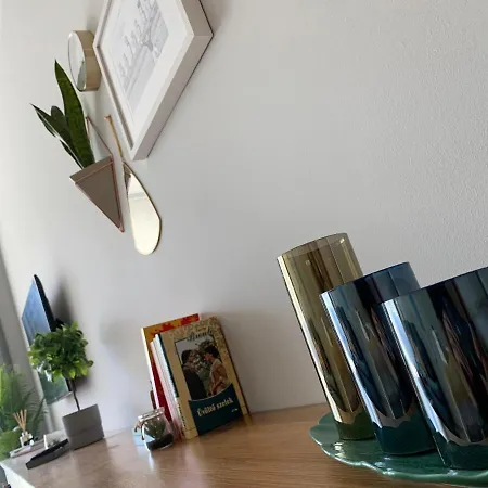 A Chic Lakeside Dig - Alexandra 公寓