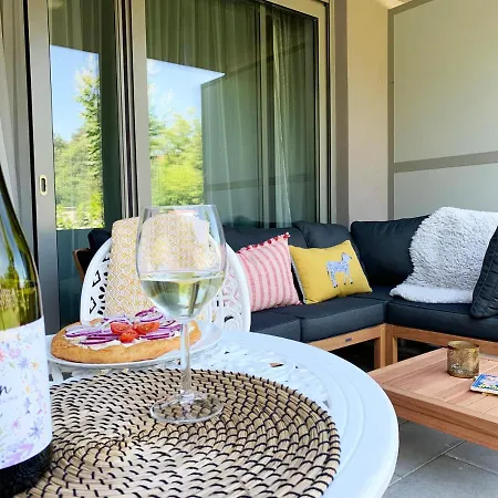 A Chic Lakeside Dig - Alexandra Apartment Fonyód