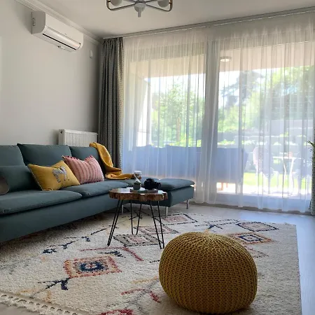 A Chic Lakeside Dig - Alexandra Διαμέρισμα