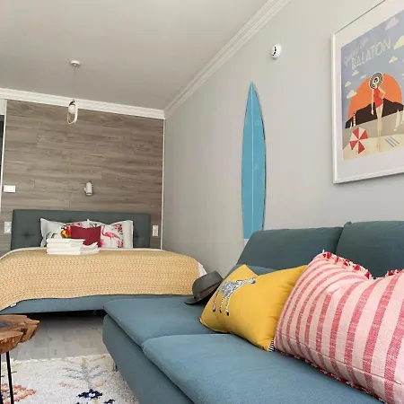 A Chic Lakeside Dig - Alexandra *