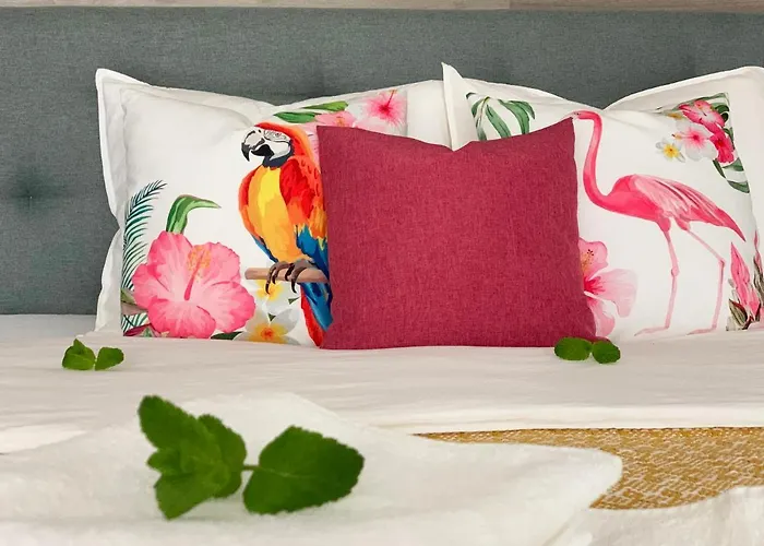 Apartment A Chic Lakeside Dig - Alexandra