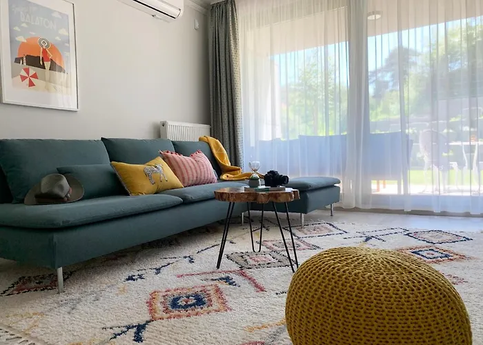 A Chic Lakeside Dig - Alexandra Apartment Fonyod