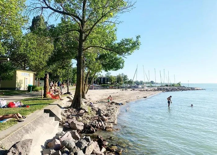 Apartment A Chic Lakeside Dig - Alexandra Fonyod