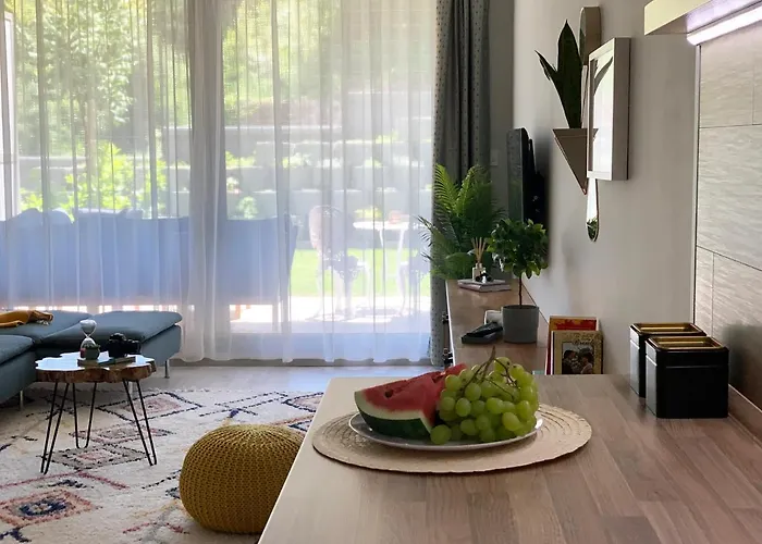 Apartment A Chic Lakeside Dig - Alexandra *